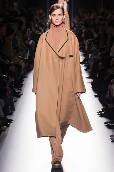 Look 12